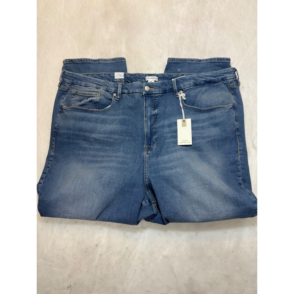 Good American Straight Leg Jeans in Medium Blue - Picture 4 of 9